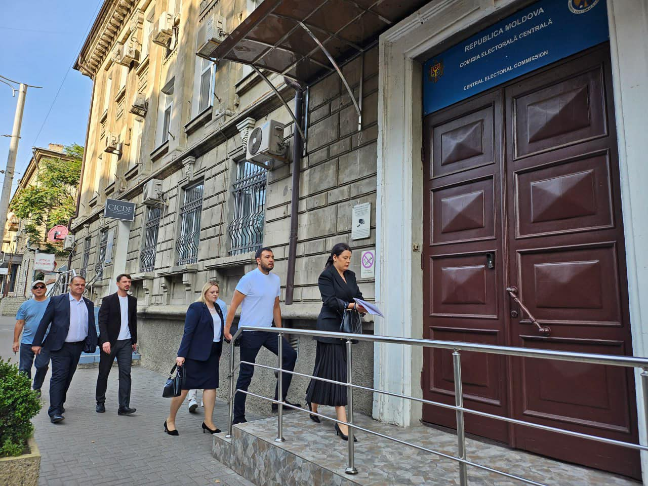 Партия «Возрождение» подала документы в ЦИК для участия в референдуме