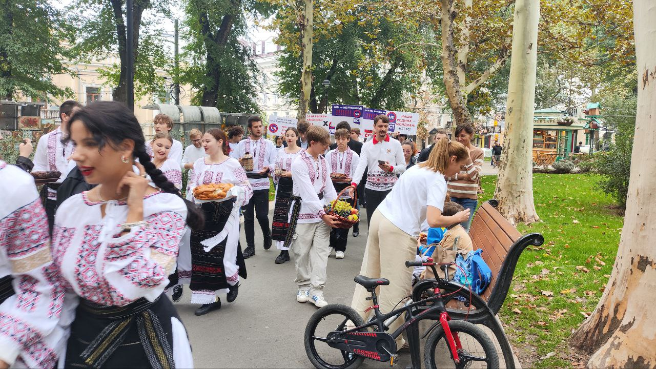 В Кишиневе прошла акция за сохранение культурной идентичности Молдовы