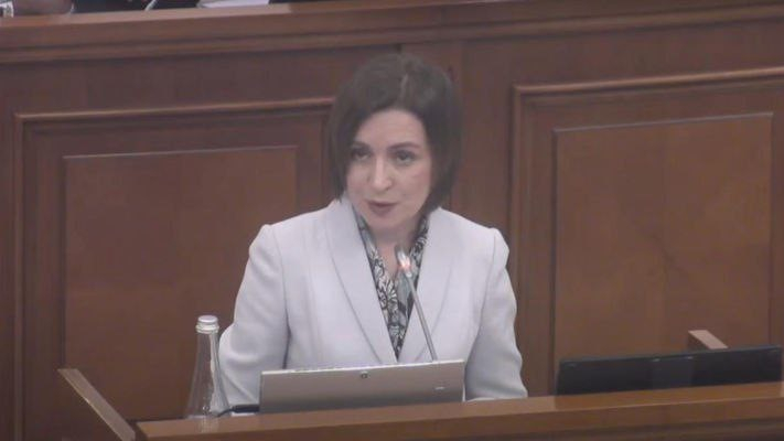 «Звучит как издевка». Чего стоят слова Санду о защите демократии?